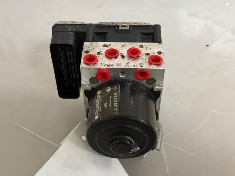 14 PORSCHE CAYENNE Battery Tray