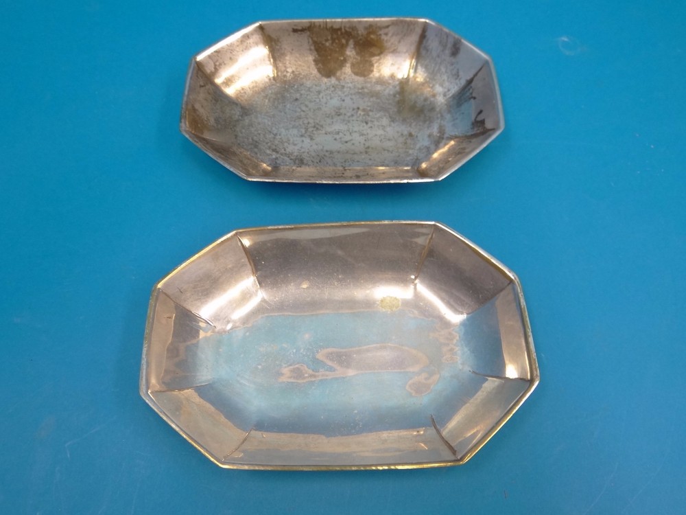 Lot of Two Metal Brass Silverplate Unmarked Soap Dishes Bowls Bathroom Décor