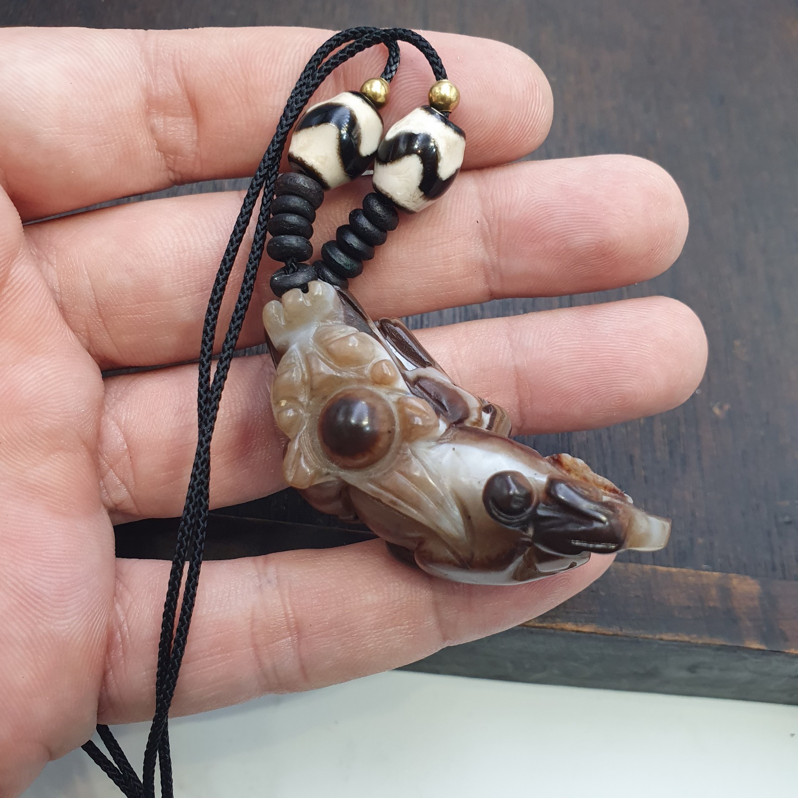 tibetan carving agate eyes stone bead amulet