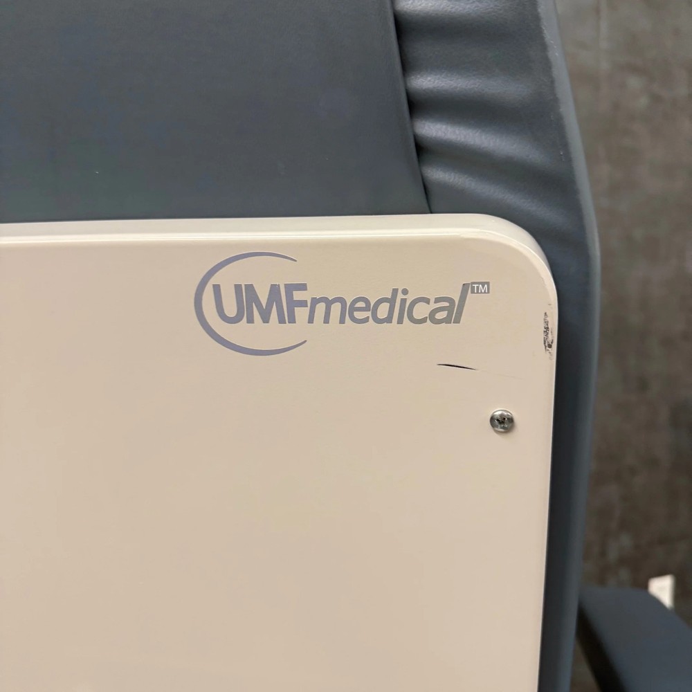UMF 8675 Phlebotomy Chair