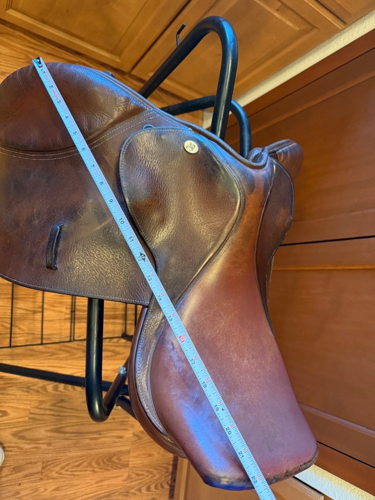 Kincade 15" close contact hunter jumper saddle solid condition