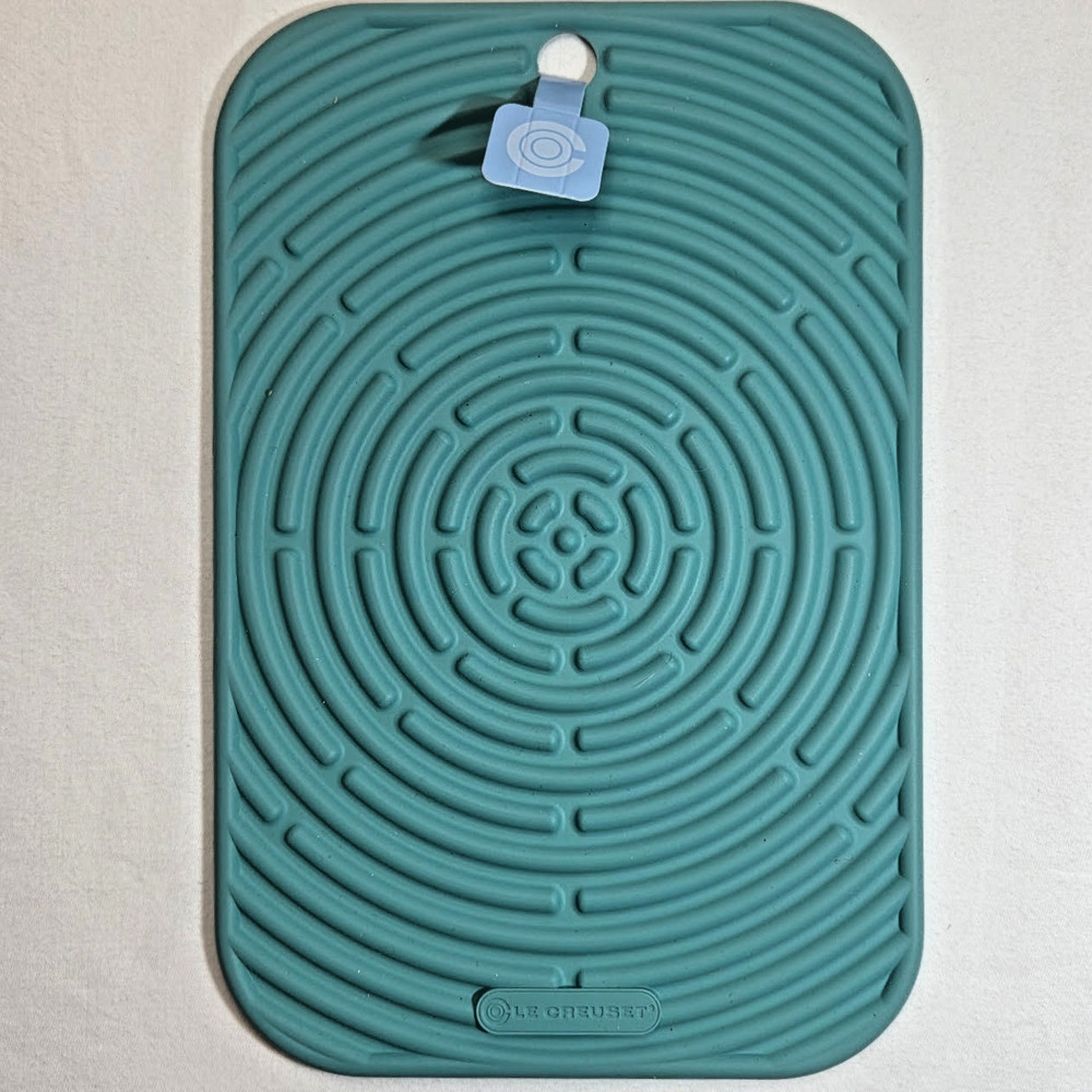 Le Creuset COOL TOOL Turquoise Rectangle Silicone Surface Protector Pot Mat NWT