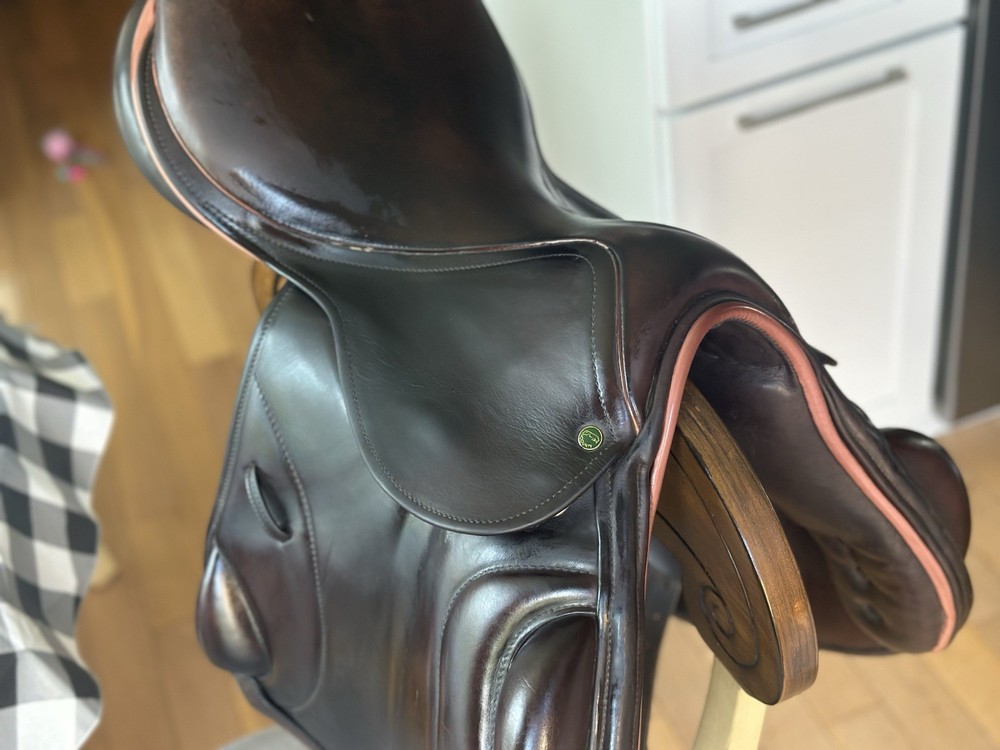 County Solution Jump Saddle 18 M SR