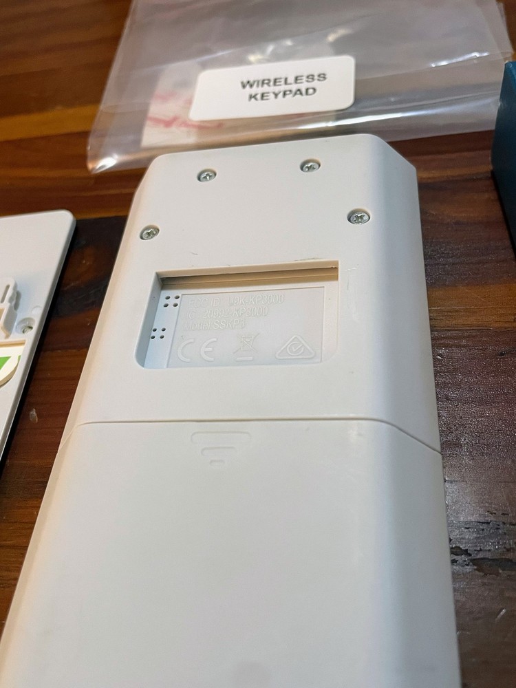 SimpliSafe Security System Base (G3-SSBS3) with Keypad, Indoor Camera and Entry