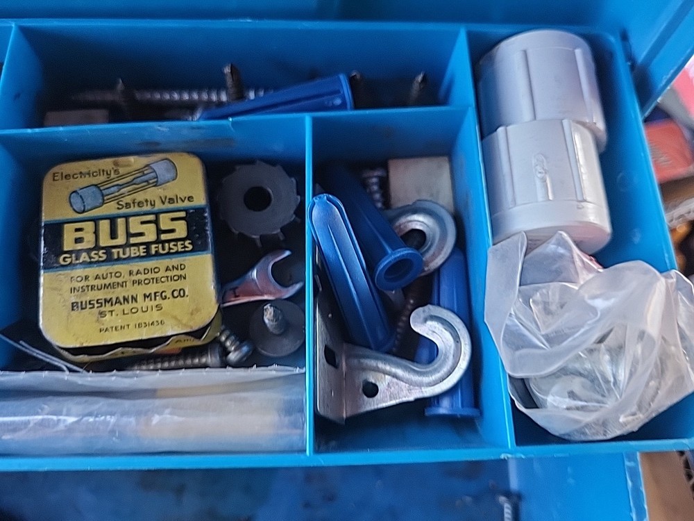 Mersa Claw Multi-Sized Wrench 2 PIECE Set Plus Misc Tools Box For Handyman