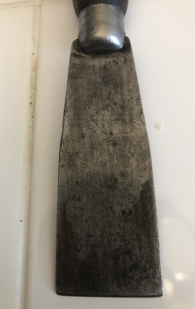 2 VINTAGE WOOD HANDLE PUTTY KNIFES / SCRAPER