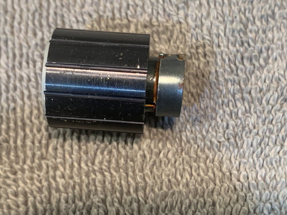 Heathkit AA-2010 Stereo Amplifier - Knob