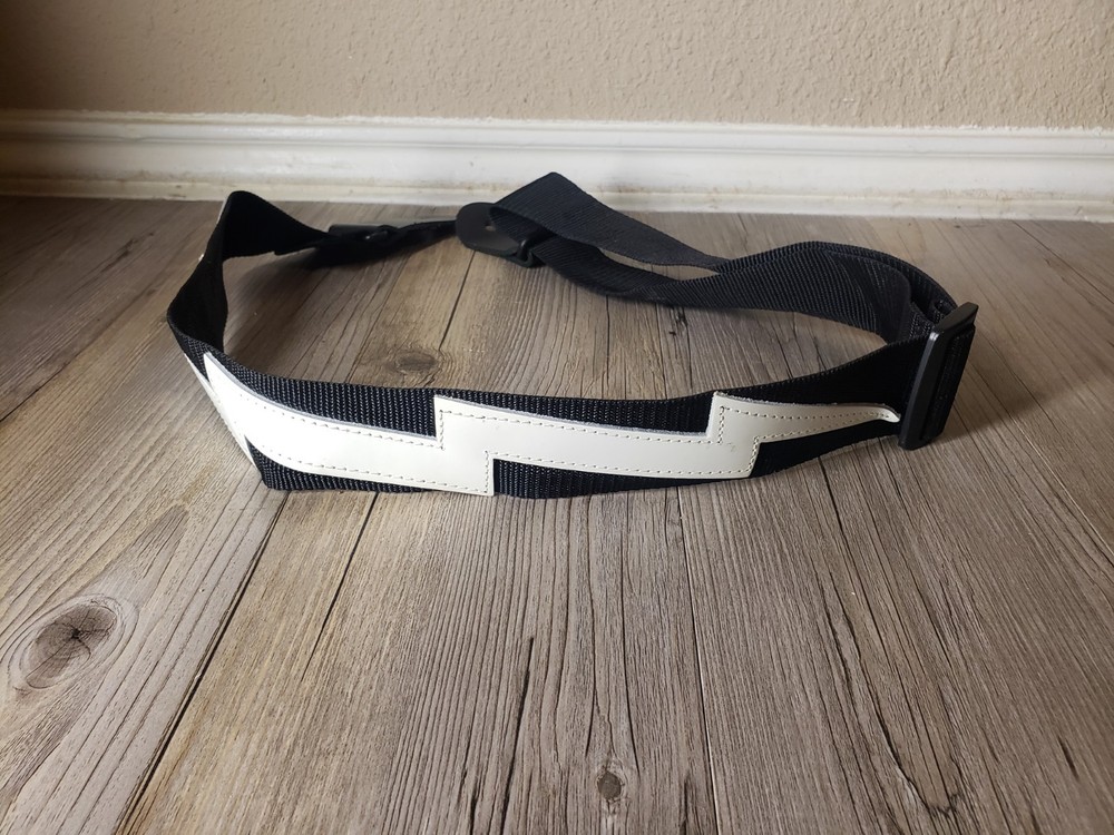 White Black Lightning Bolt Guitar Wear Strap