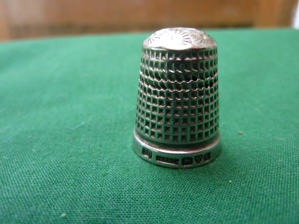 VINTAGE 925 STERLING SILVER THIMBLE (16)
