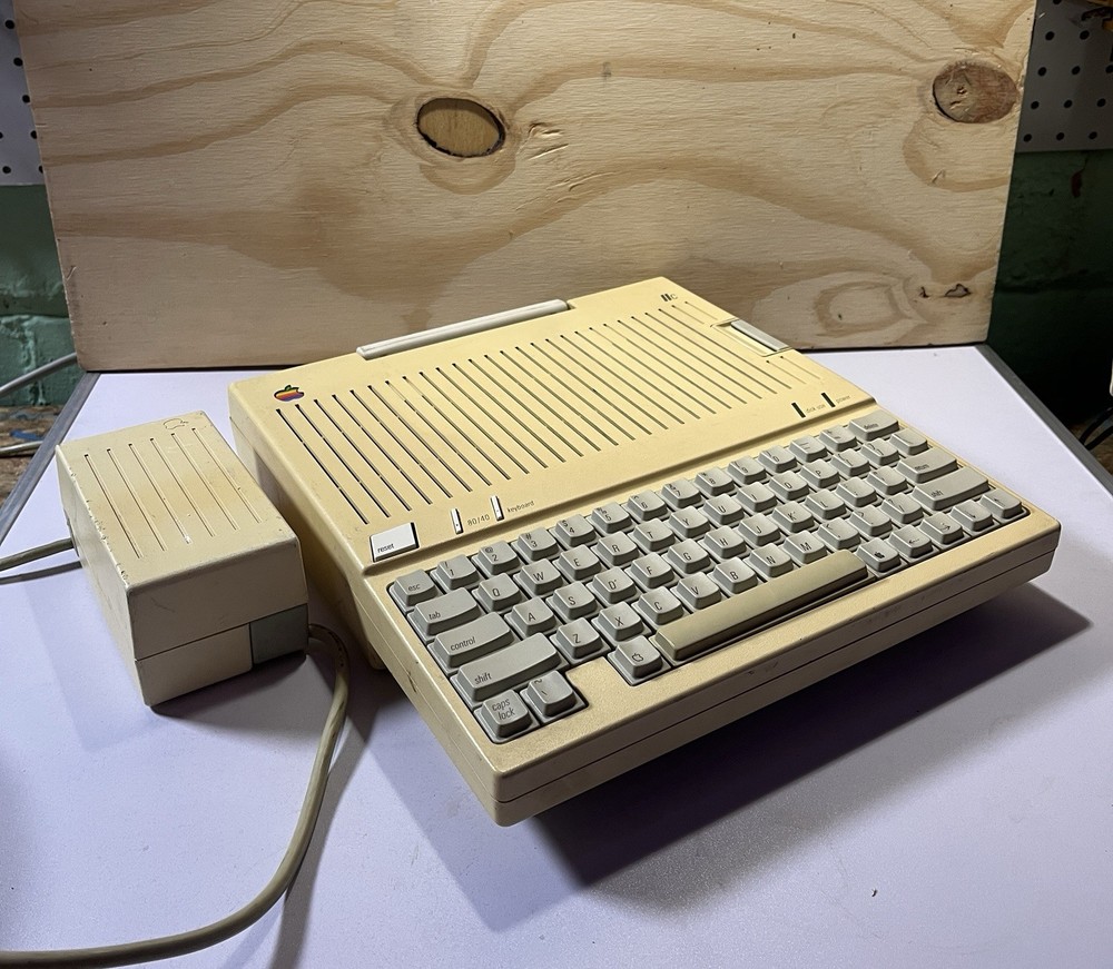 Apple IIc with Power Supply - Fully tested. CLEANED!