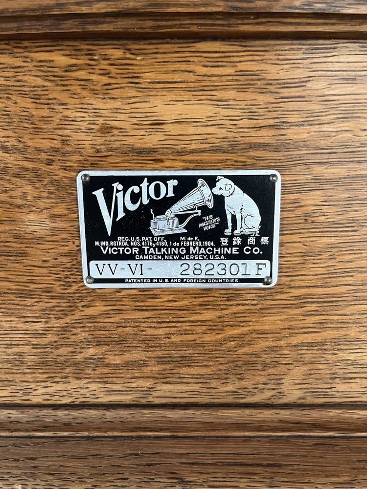 Victor Talking Machine VV-VI Tabletop Phonograph - 1917 - Works, Extra Needles