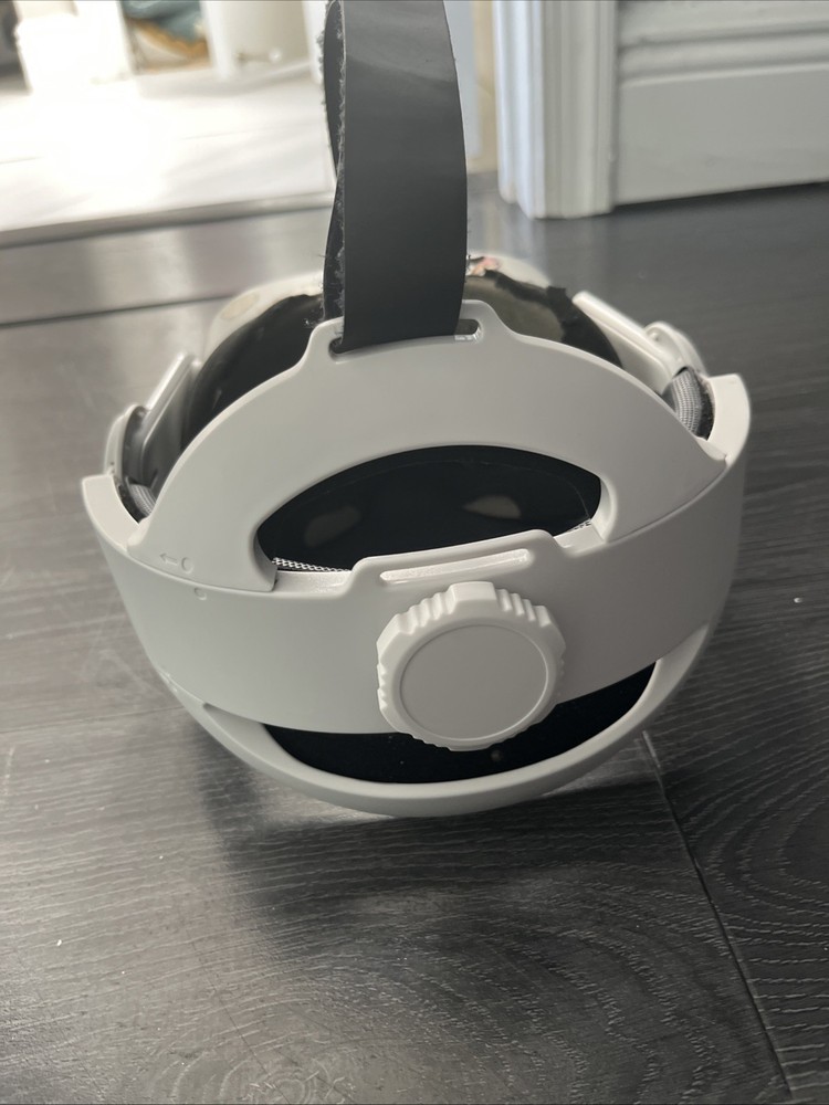 Oculus Quest 2 KW49CM, 128GB, Virtual Reality Headset with Controllers