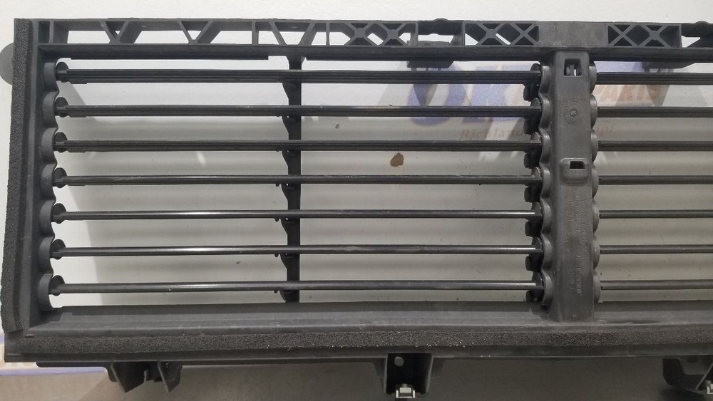 24 DODGE RAM 2500 AIR SHUTTER 6.4L