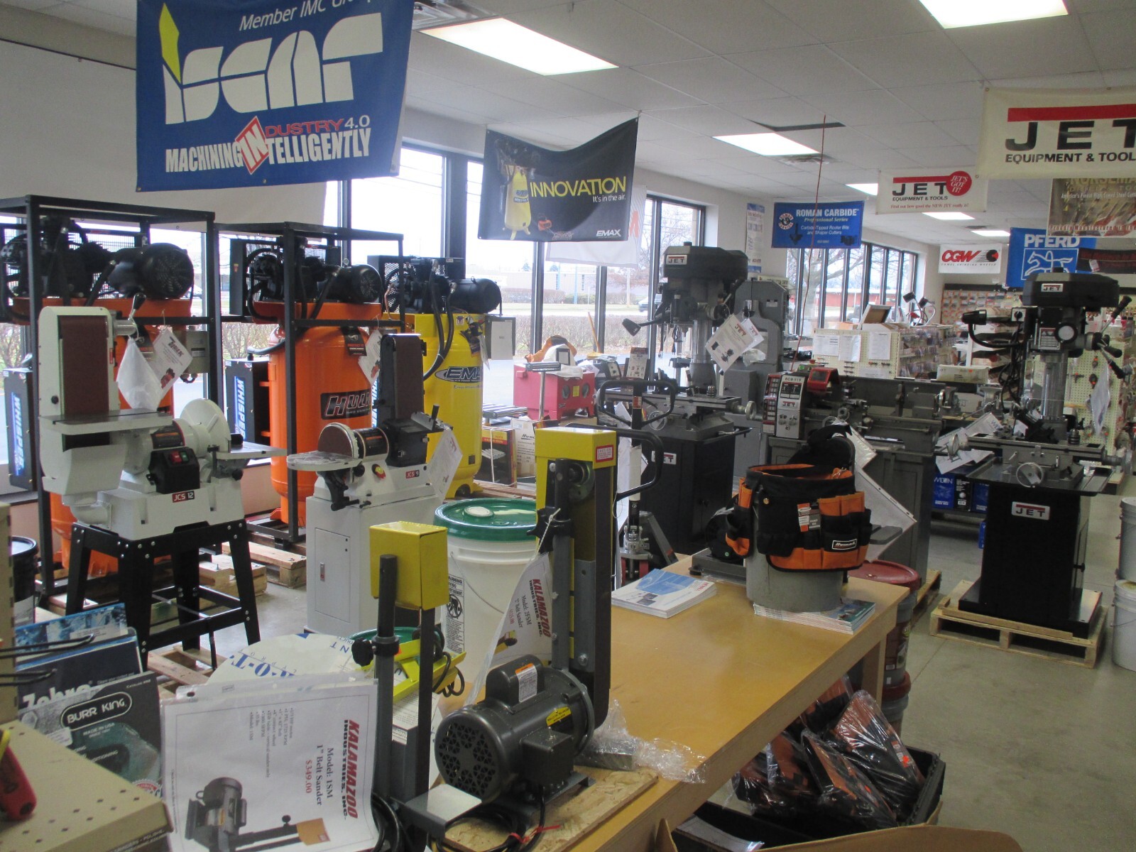 NEW Roberts 10125 Sheet Vinyl Steel Flooring Trowel w/ Plastic Handle