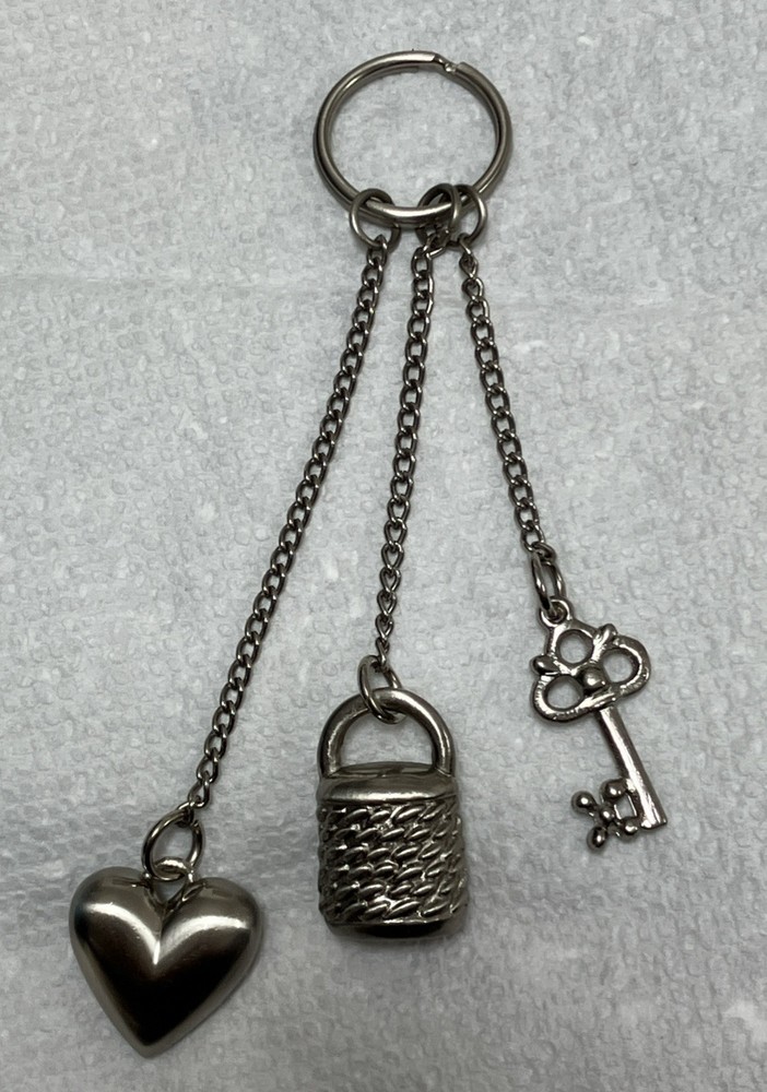 FABULOUS KEYRING WITH 3 ATTACHMENTS