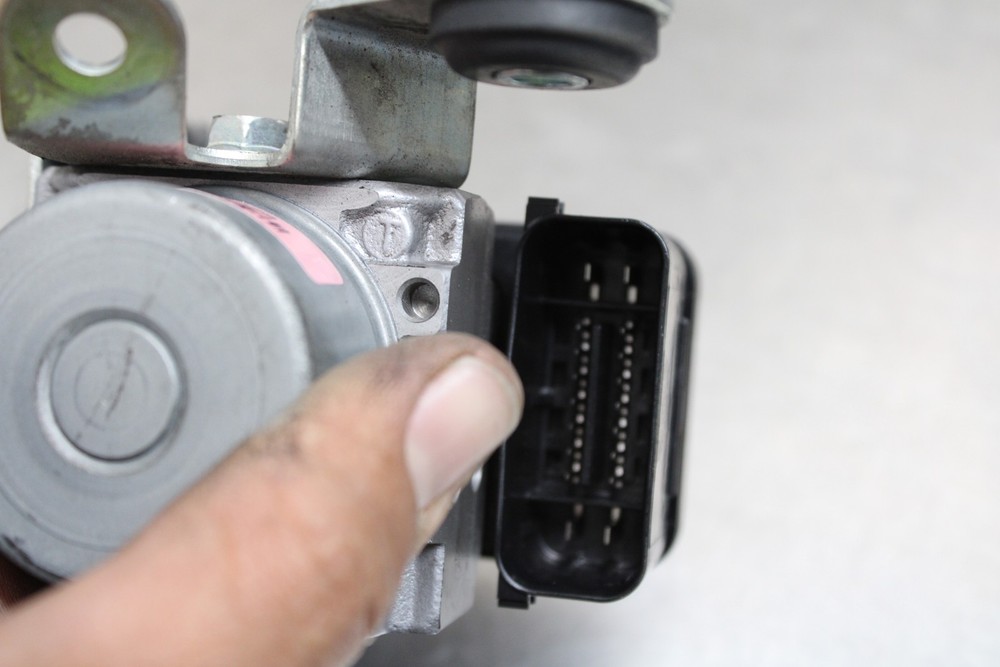 24-26 SUZUKI GSX-8R ABS PUMP UNIT MODULE