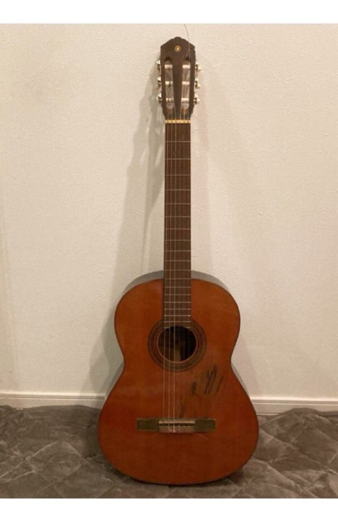 Yamaha Classical Guitar Brown Black-String With Ink Mark, Used