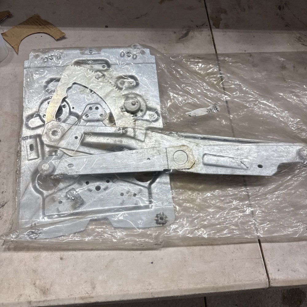 Volvo Window Regulator, Part #3176543