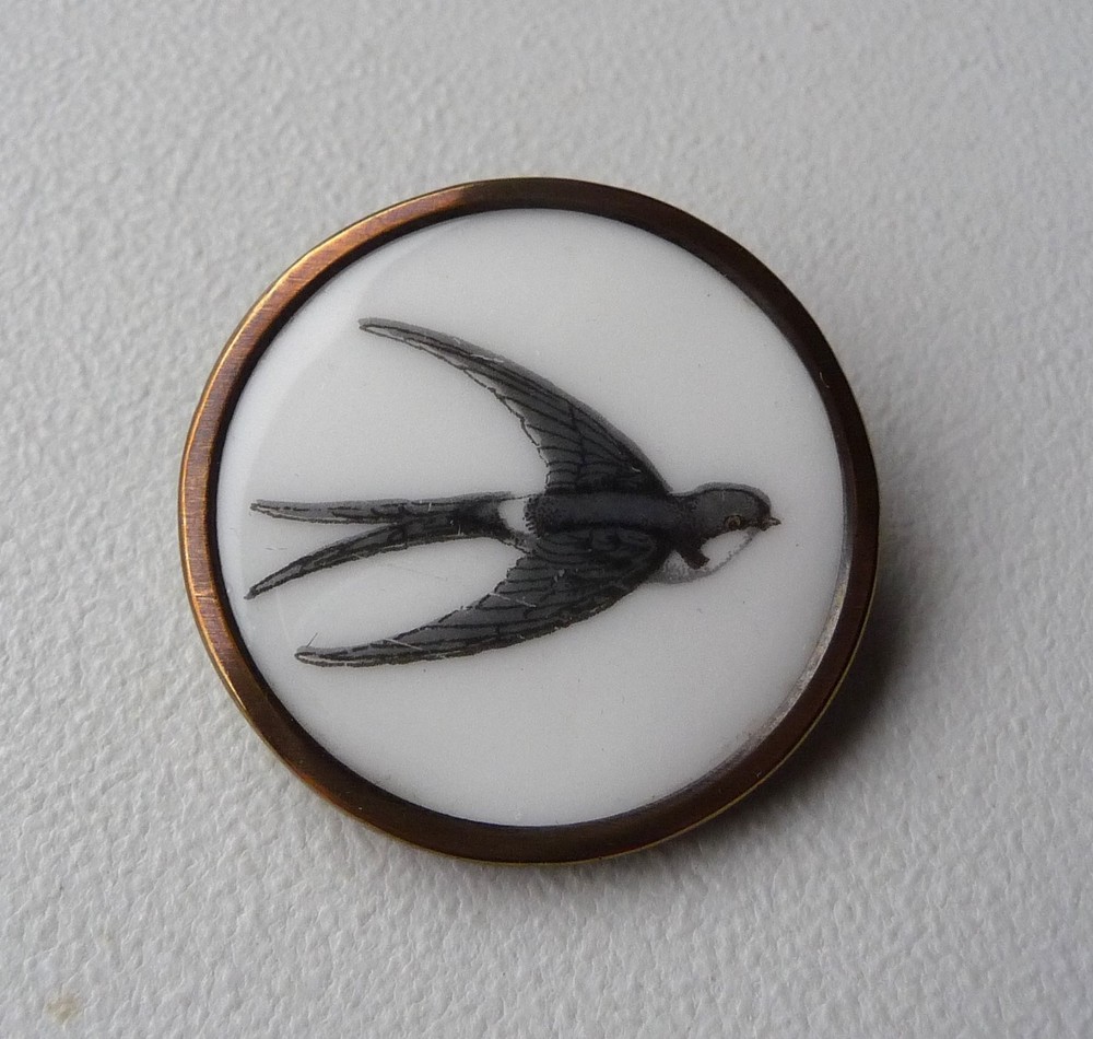 LARGE ANTIQUE LIVERPOOL TRANSFER BUTTON SWALLOW BIRD in FLIGHT