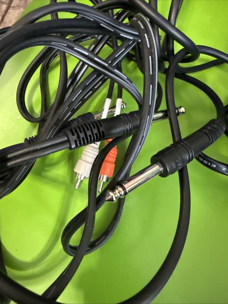 Behringer V-AMP 2 Virtual Guitar Amplifier Effects Processor w/ Footswitch & Bag