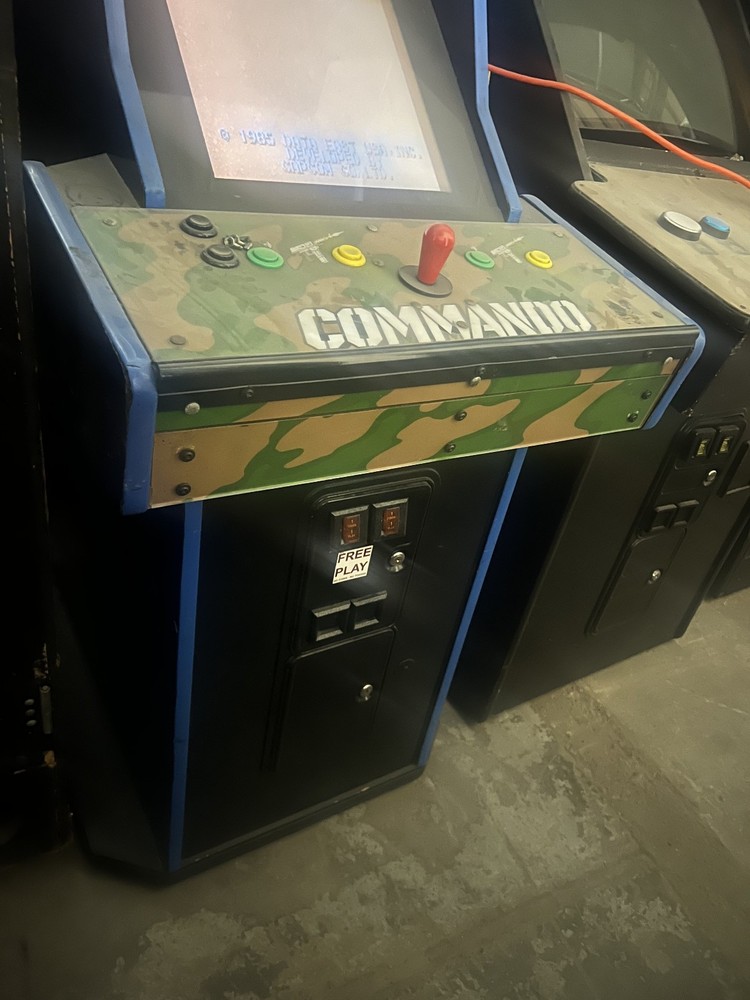 COMMANDO ARCADE MACHINE by CAPCOM 1985 (EXCELLENT CONDITION)