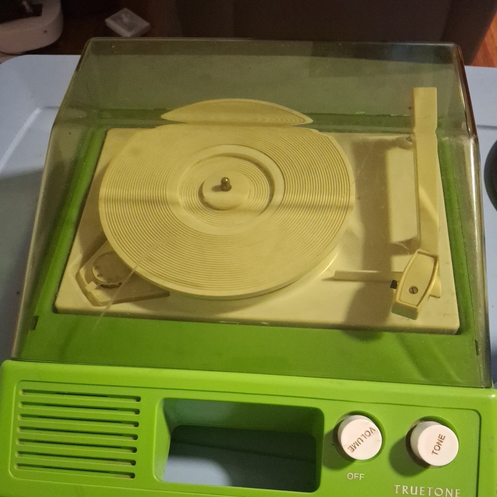 Truetone Vintage Record Player Model 4DC-6503. Tested. Works. Needs Work.