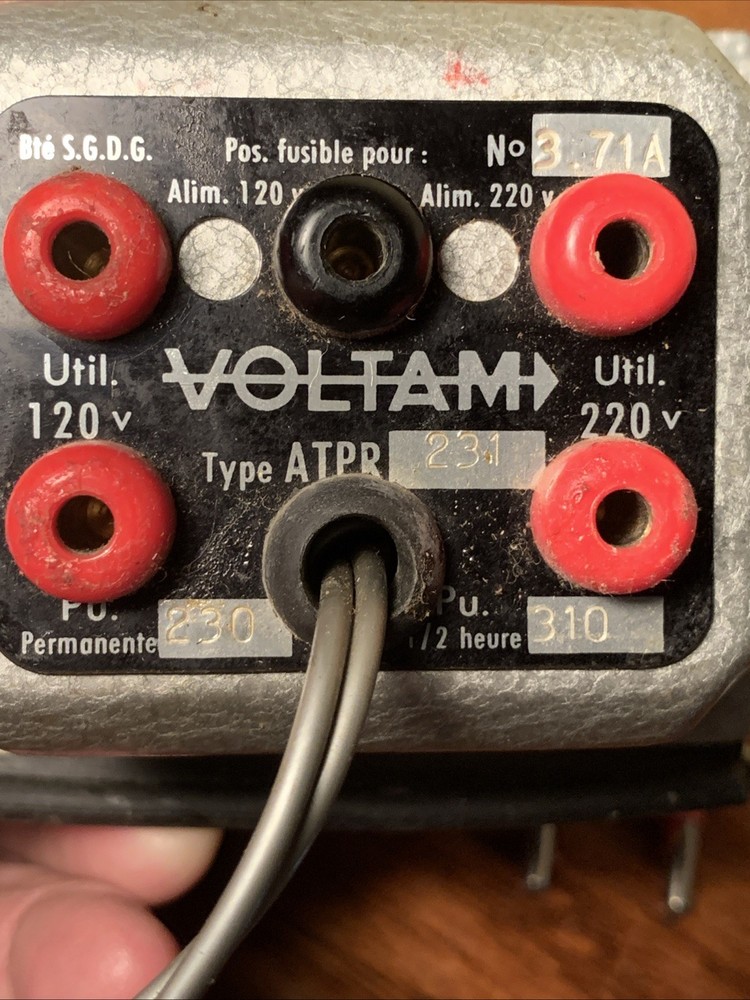 VOLTAM ATPR VOLTAGE CONVERTER 120v-220v