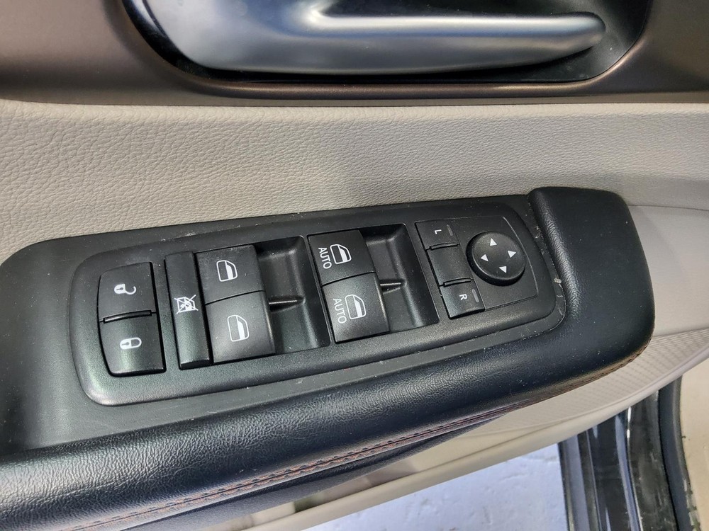 Used A/C Selector Switch fits: 2017 Chrysler Pacifica front 3 zone temperature c