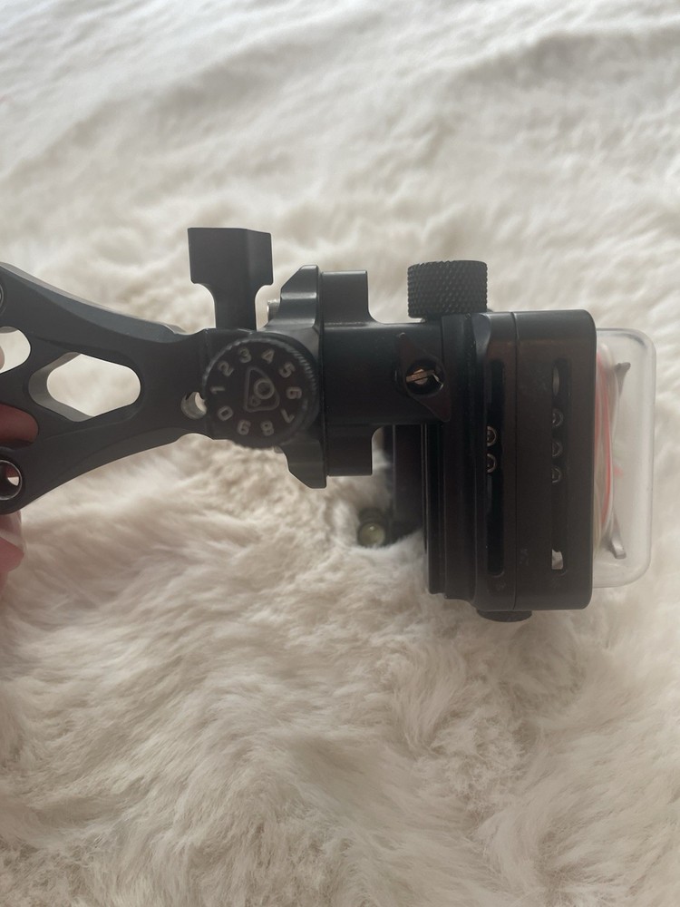 Axcel 5-Pin Fixed Pin Archery Sight Adjustable Compound Bow Black