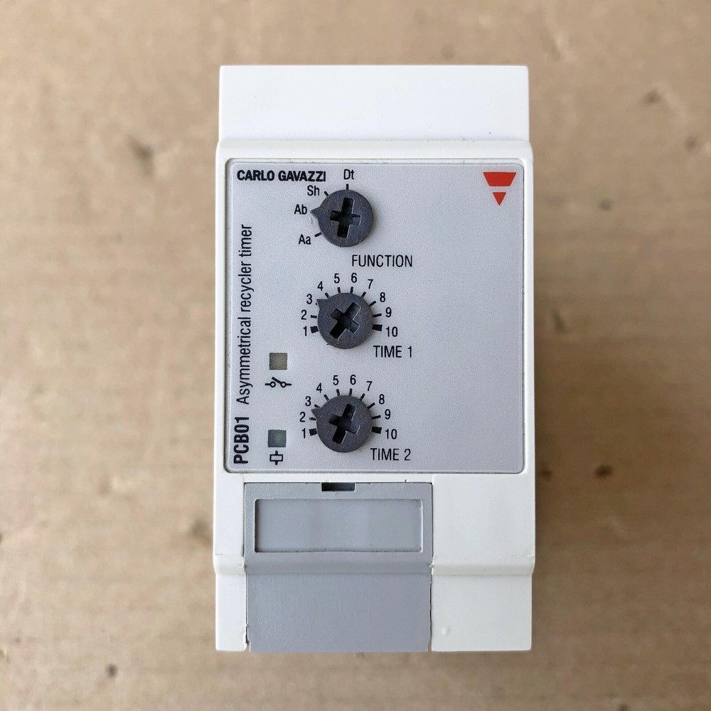 CARLO GAVAZZI PCB01DM24 ASYMMETRICAL RECYCLER TIMER [2]