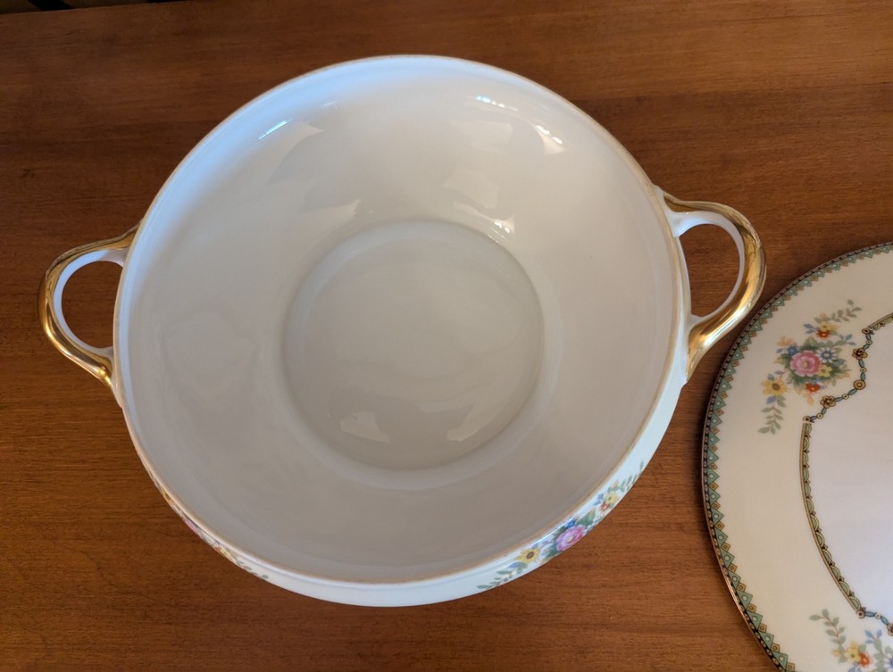 ANTIQUE NORITAKE AMARILLO COVERED ROUND VEGETABLE LOOP FINIAL 8"