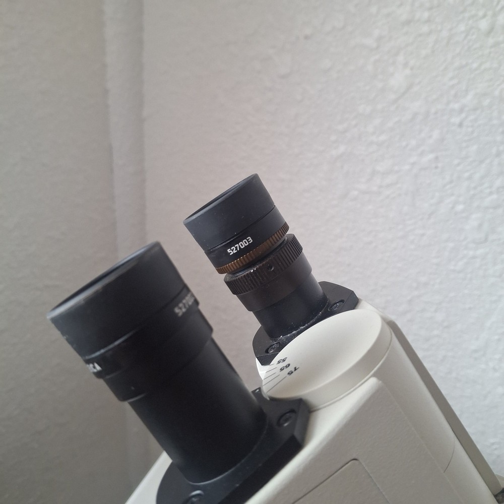 Leica / Leitz DMIL Inverted Phase Contrast Microscope with Objectives