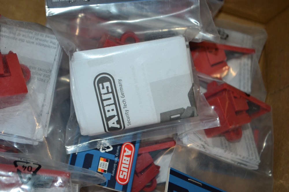 (QTY 20) ~ E201 ~ ABUS Single Pole Circuit Breaker Lockout ~ (e)