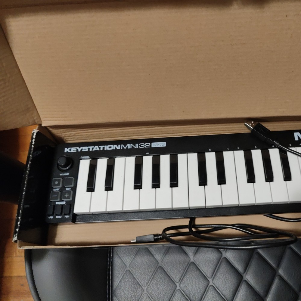 M-Audio Keystation Mini 32 MK3 32-key Keyboard Controller