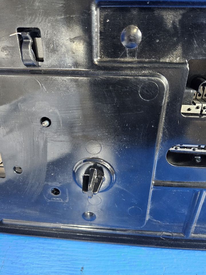 TRAVERSE 2012 Console Rear LIGHT 6893