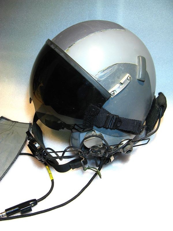 AUTHENTIC 90's GENTEX HGU-55/P PILOT FLIGHT HELMET w/ VISOR & COVER / MEDIUM