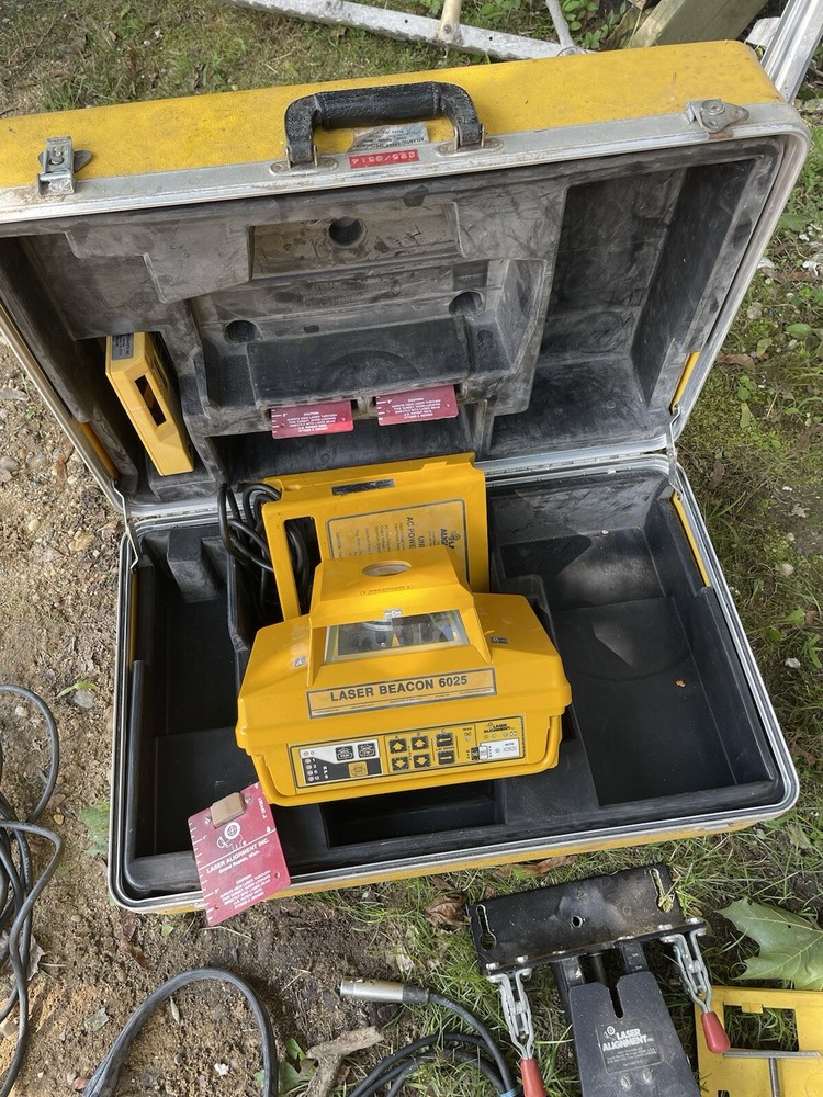Laser Alignment Laser Beacon #6025 W/ Universal A.C Converter Construction Tool