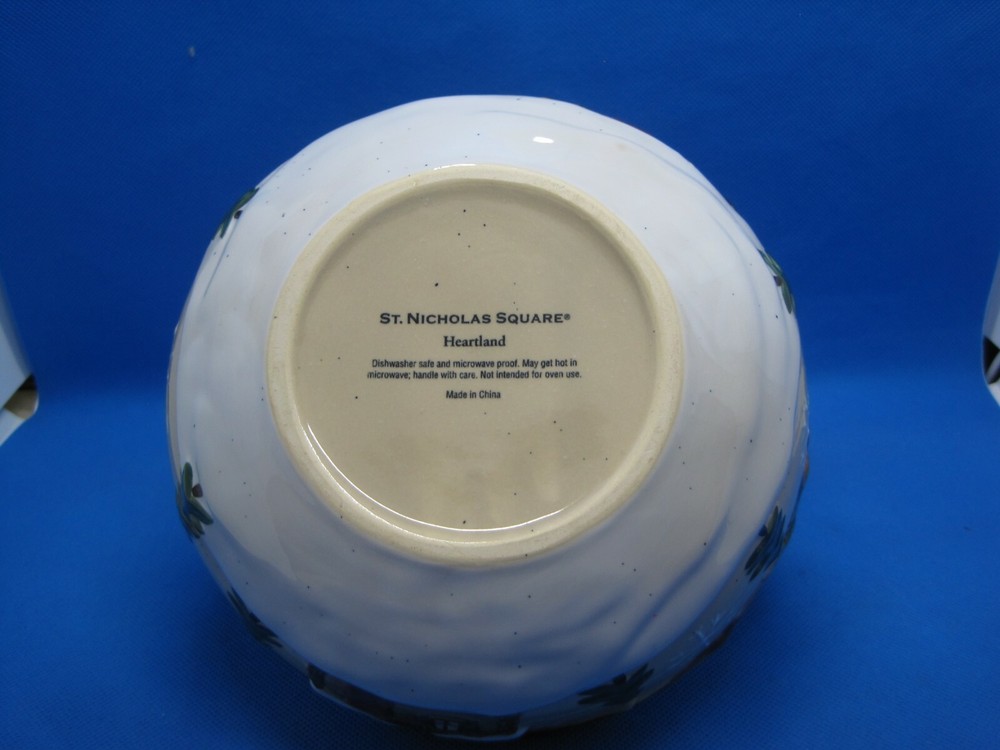 St Nicholas Square Hartland Round Ceramic Candy Snack Basket