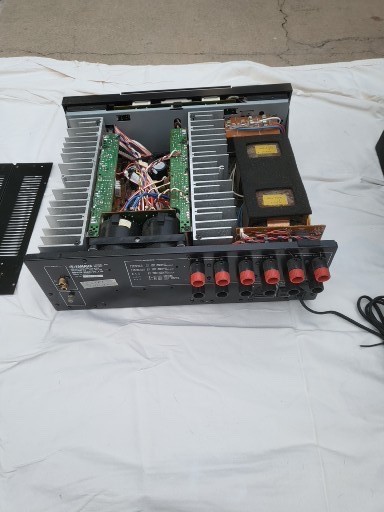 Yamaha M80 power amp