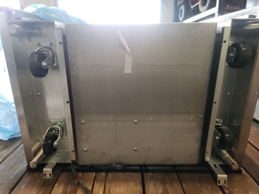 Structural Concepts Oasis Refrigerated Display Case – Model B3424