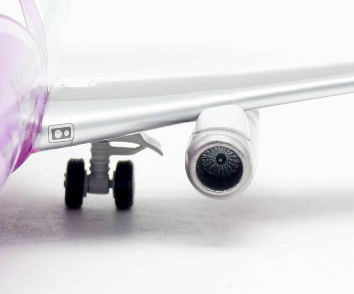 1:200 IF200 Aerosur B737-200 CP-2561 (BUFEO) with stand