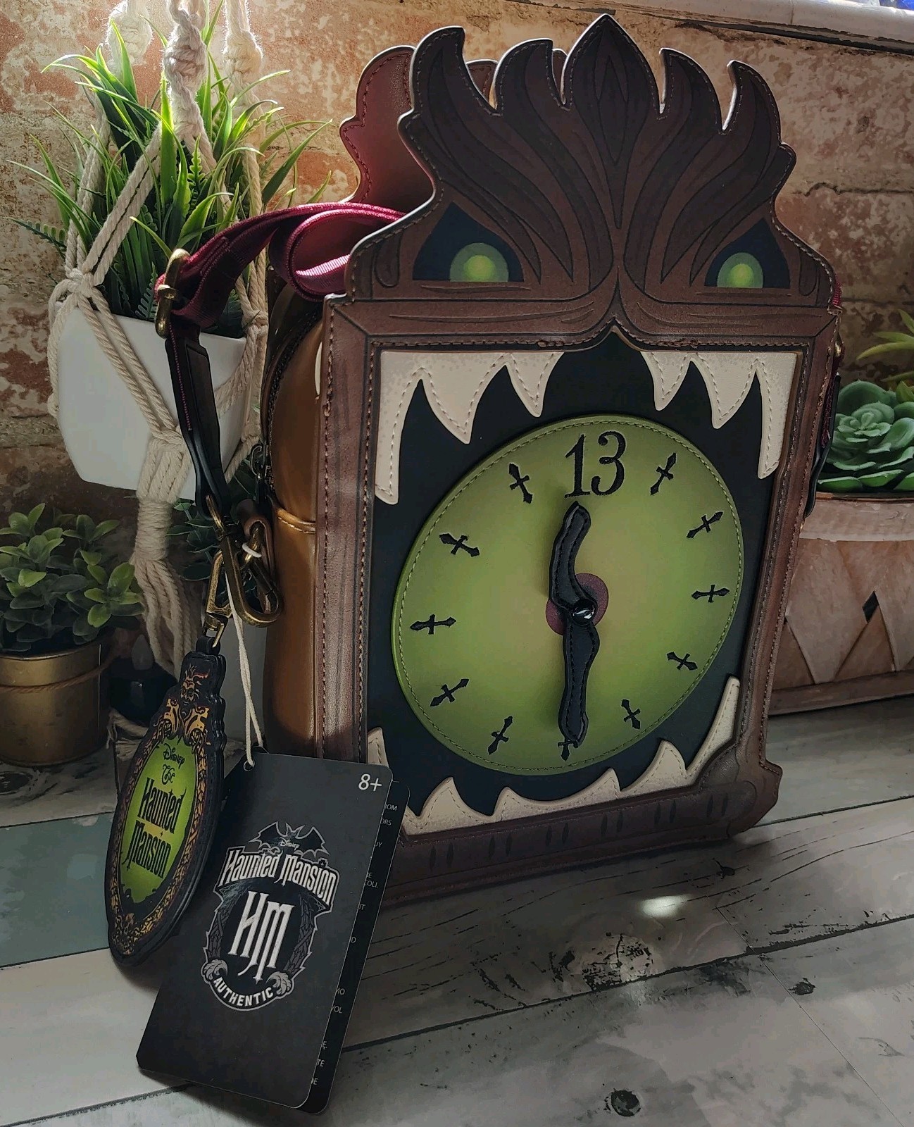 🏰🕰️Disney loungefly Haunted Mansion Clock Crossbody Glow In The Dark