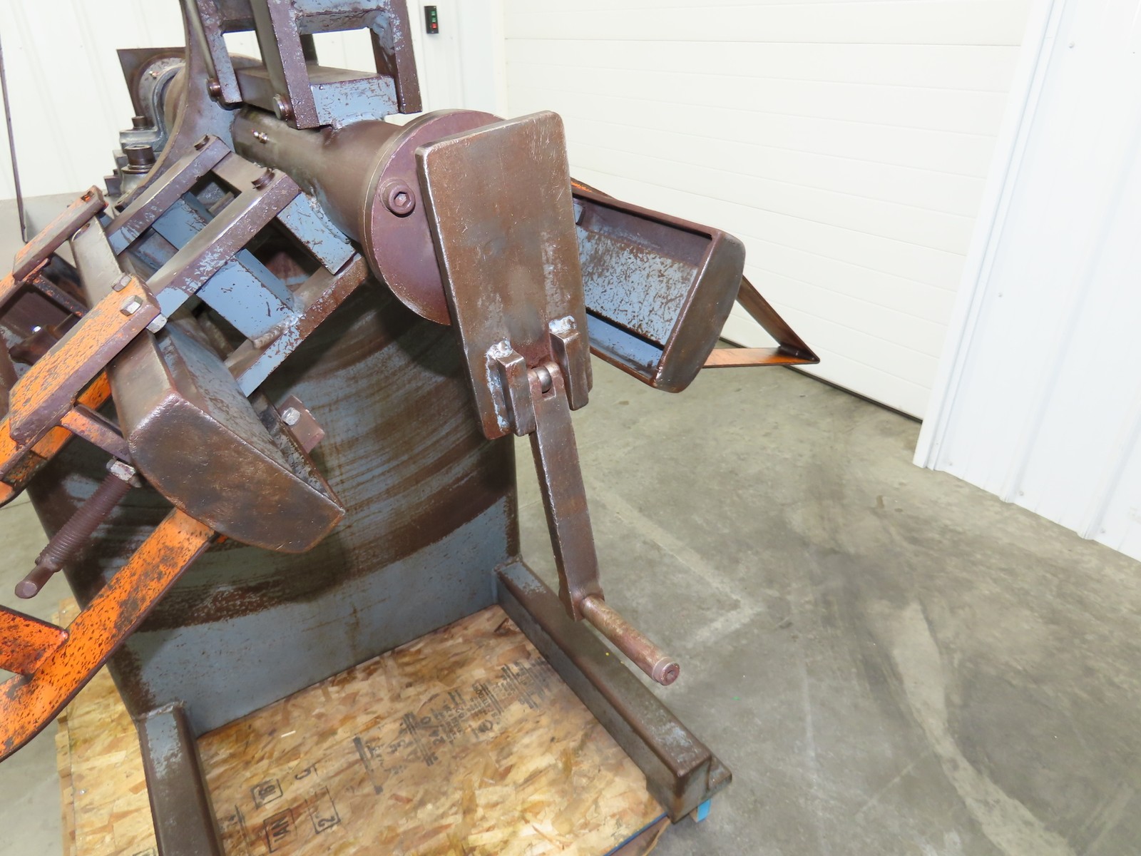 Dallas Industries R40X18 Coil Stock Uncoiler 4000lbs 16-20" ID 18" W Decoiler