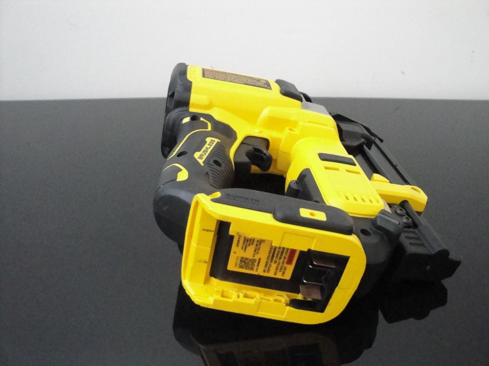 DEWALT DCN623B ATOMIC COMPACT 20V MAX* 23GA PIN NAILER (TOOL ONLY)