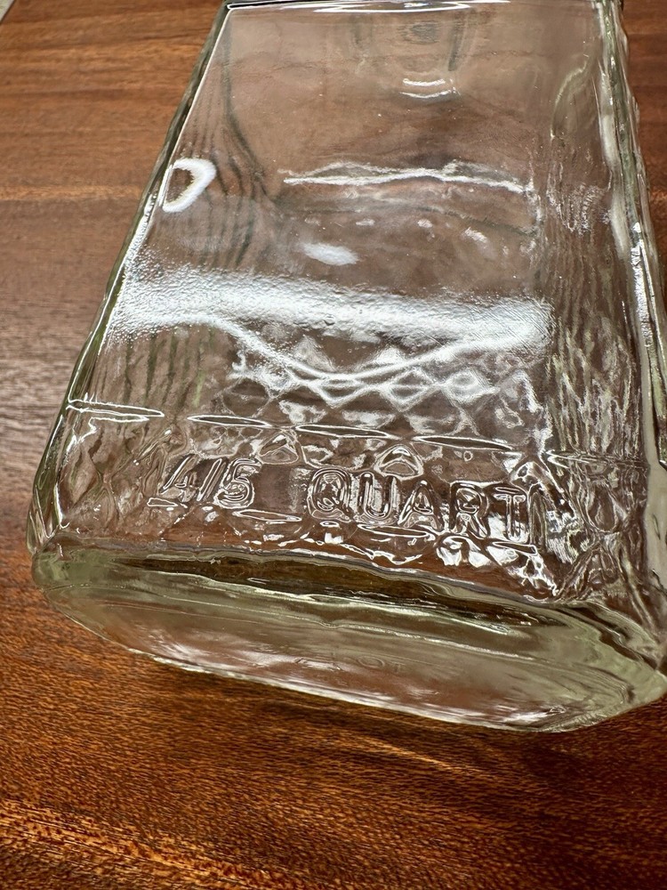RICHARDS WINE CELLAR, 4/5 QUART BOTTLE