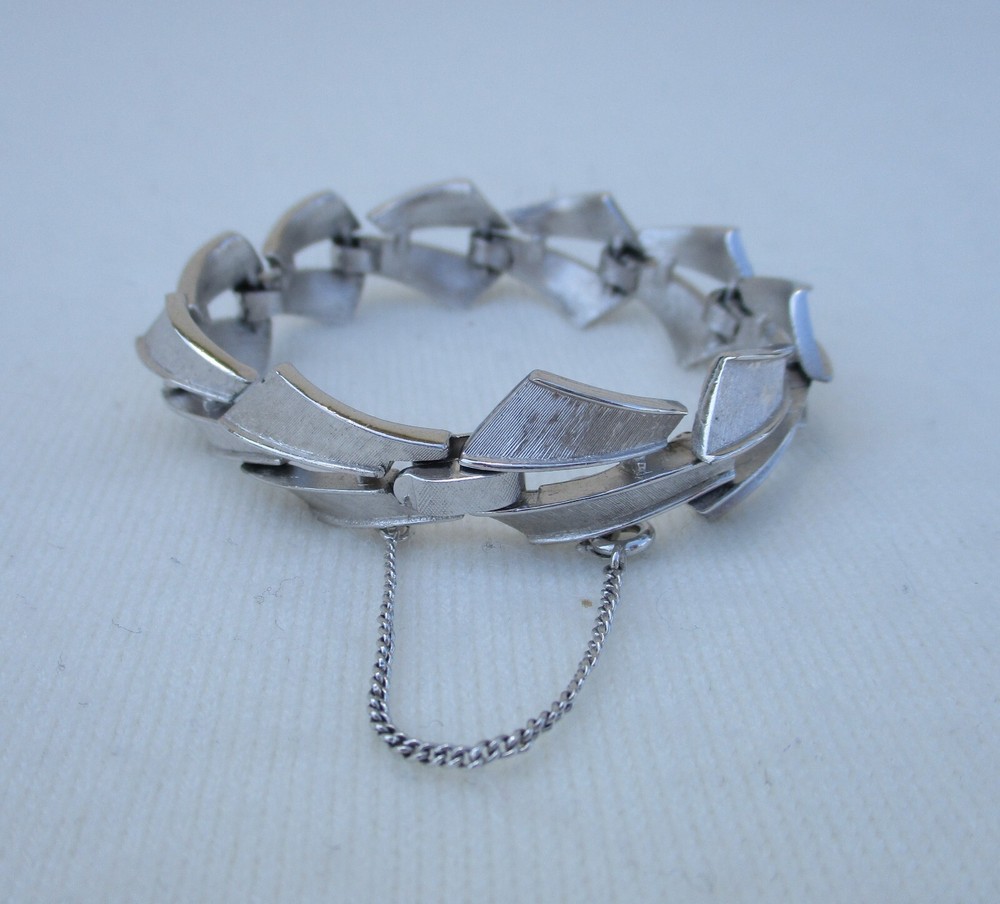 Trifari bracelet silver tone signed excellent condition