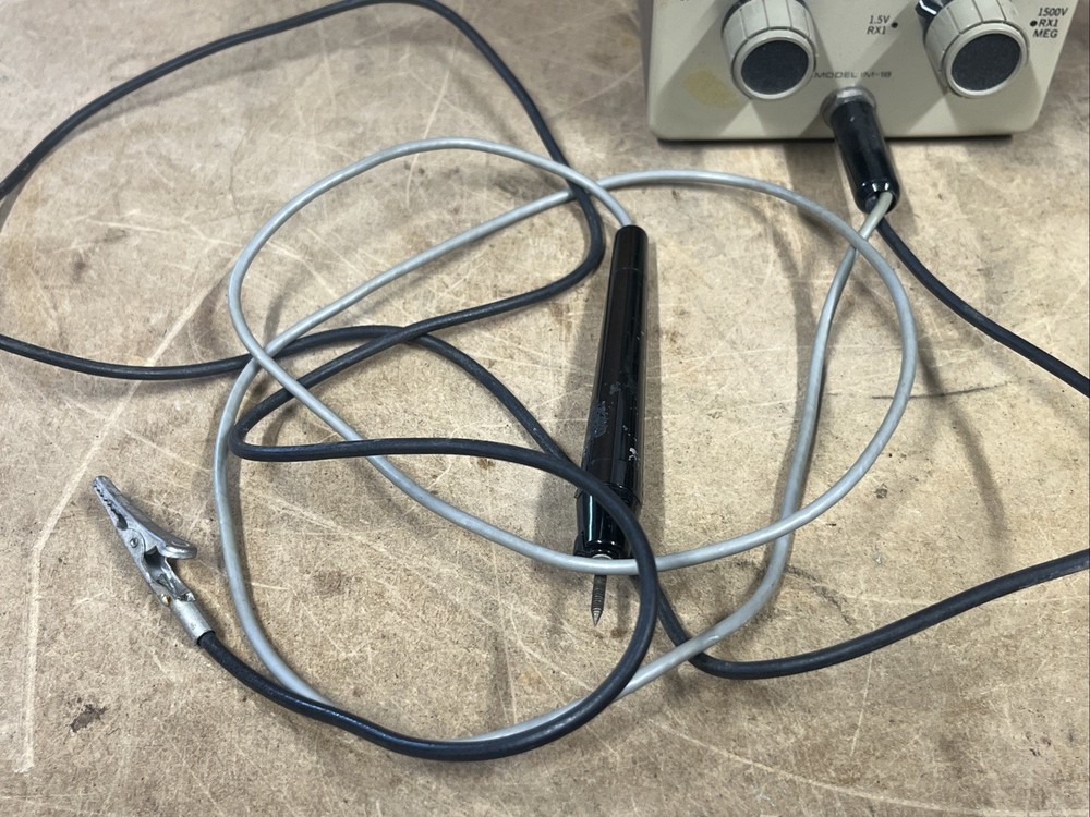 Heathkit VTVM Model IM-18 - Powers On