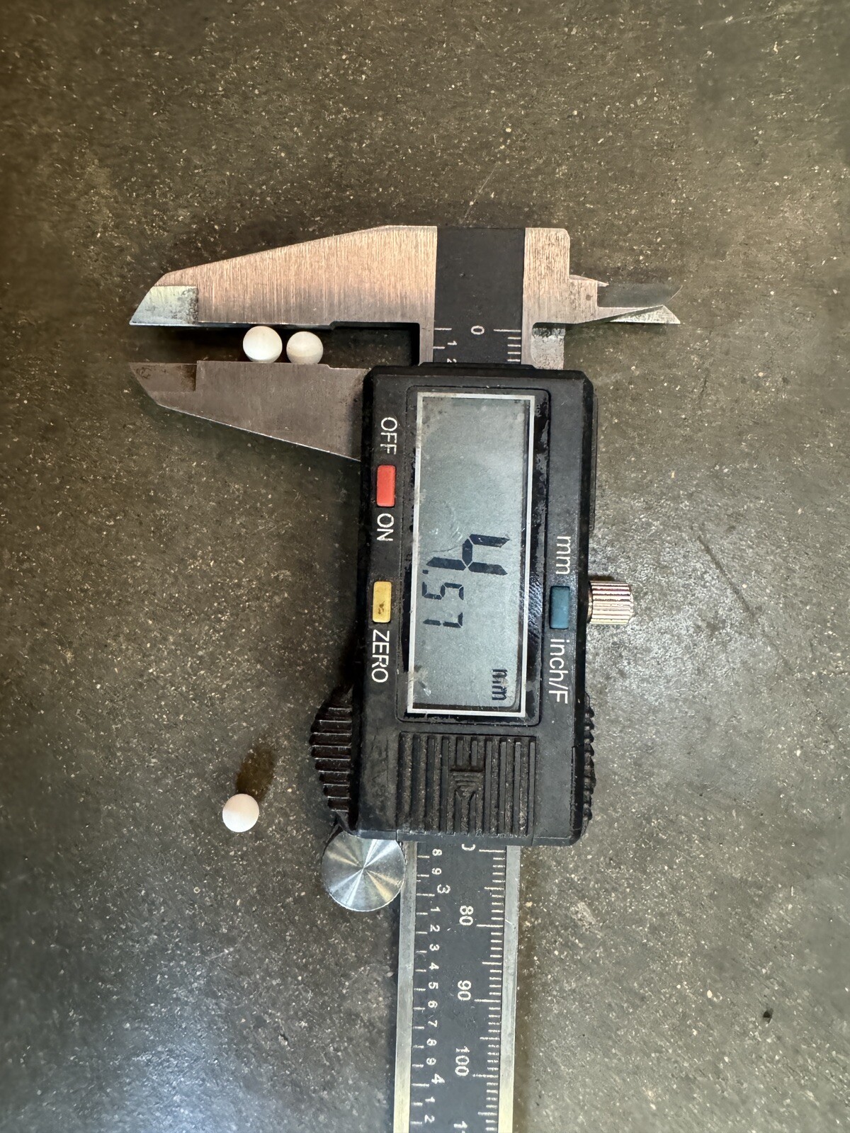 Ceramic Polishing Beads 5lb Box