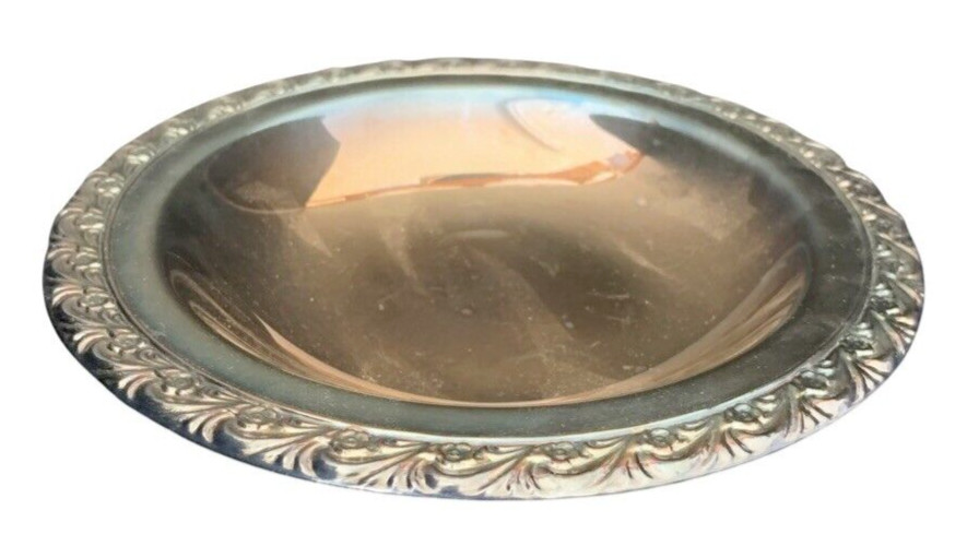 Wm Rogers 748 Round Candy Mint Nut  Silver Plate Bowl Dish 7.5 in diameter VTG