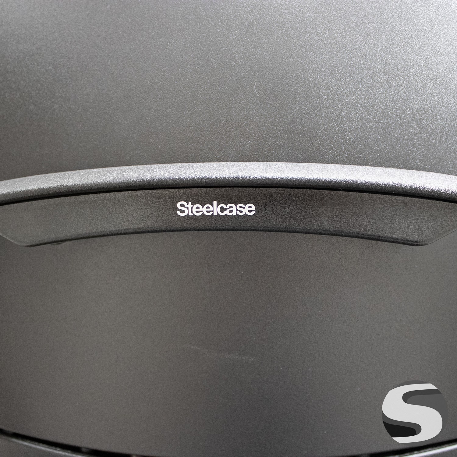 Steelcase V2 Leap - 3D Mesh and Leather Seat in Black